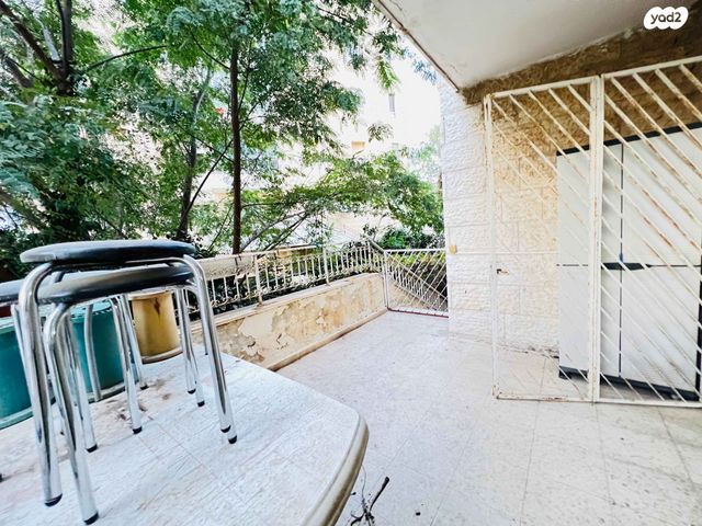 דירת גן, אליהו בית צורי, ארמון הנציב, תלפיות מזרח, ירושלים