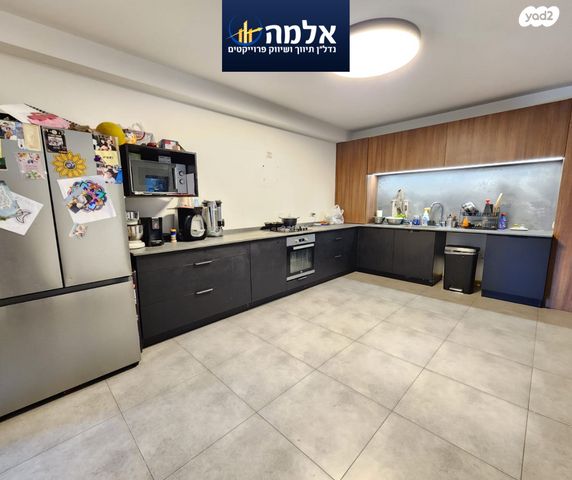 השקד 