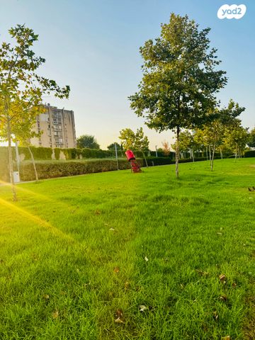 דירה, אריק איינשטיין, הכרם ג', עכו