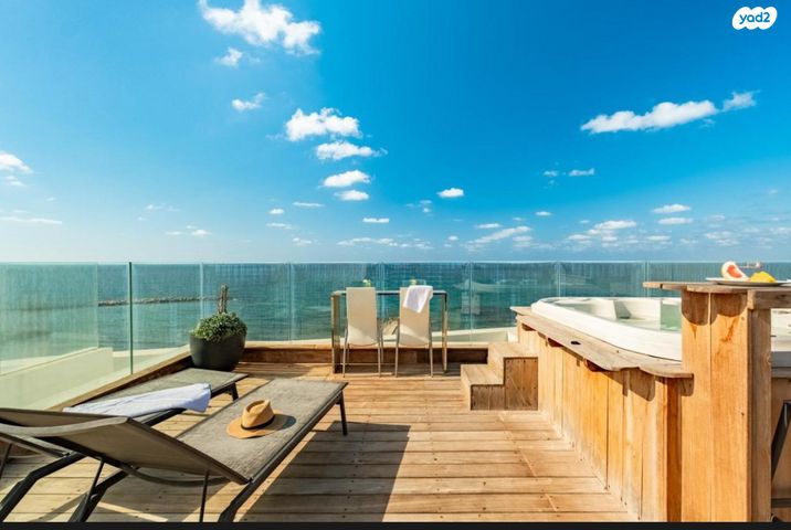 גג/ פנטהאוז, רציף אהרון רוזנפלד, בת גלים, חיפה