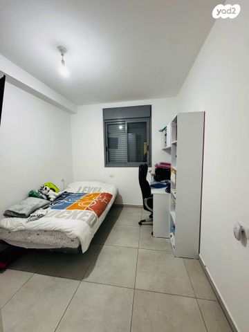 דירה, אריק איינשטיין, הכרם ג', עכו