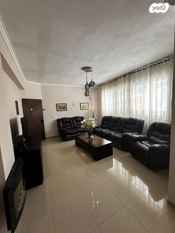 דו משפחתי, משעול האלה, קציר, קציר