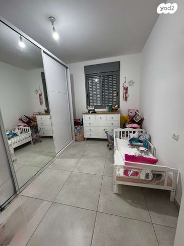 דירה, אריק איינשטיין, הכרם ג', עכו