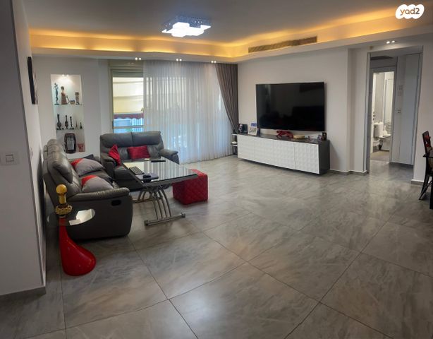 דירה, הרב הרצוג, רמב"ם, ראשון לציון