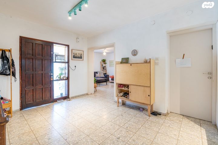 דו משפחתי, פרדס חנה כרכור