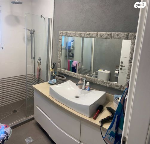 דירה, הרב הרצוג, רמב"ם, ראשון לציון