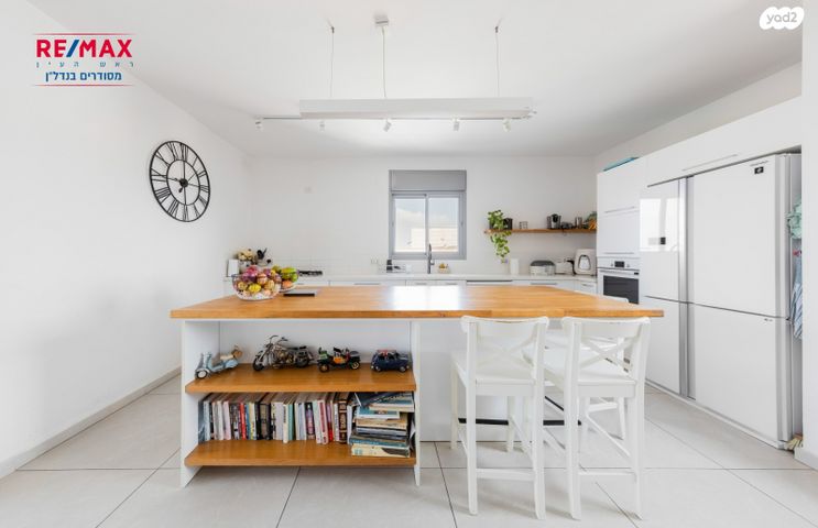 גג/ פנטהאוז, גרטרוד עליון, פסגות אפק, ראש העין