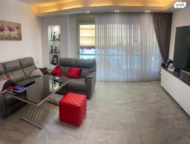 דירה, הרב הרצוג, רמב"ם, ראשון לציון