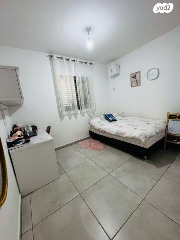 דירה, אריק איינשטיין, הכרם ג', עכו