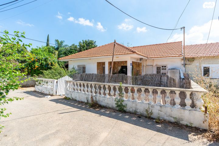 דו משפחתי, פרדס חנה כרכור