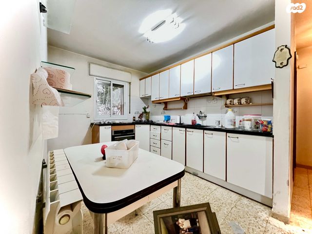 דירת גן, אליהו בית צורי, ארמון הנציב, תלפיות מזרח, ירושלים