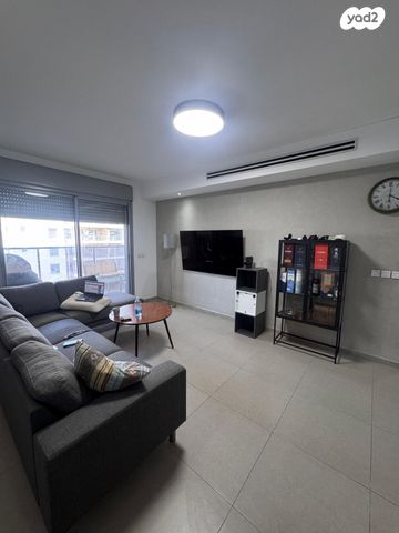 דירה, אהוד מנור, נאות אפק, אפקה, קרית ביאליק