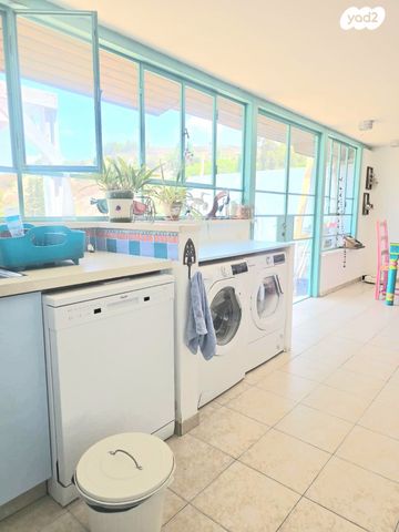 דו משפחתי, אלפי מנשה