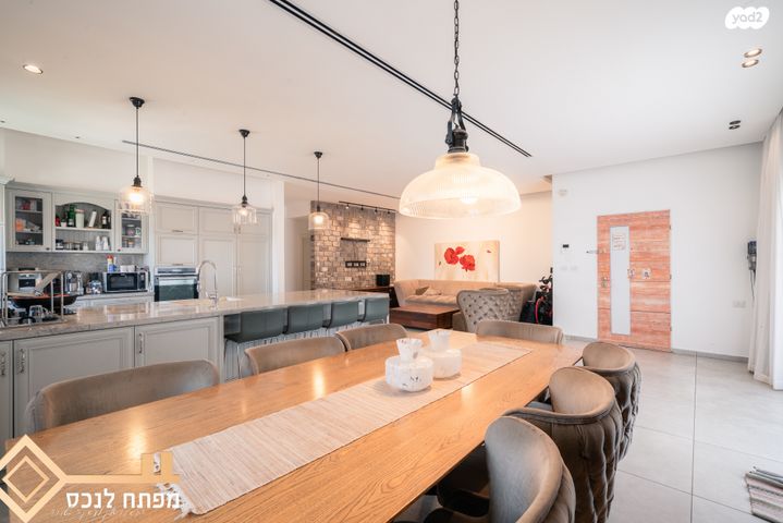 גג/ פנטהאוז, קטיף, נתיבות מערב, נתיבות