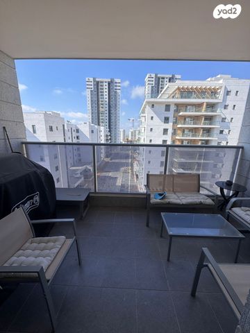 דירה, אהוד מנור, נאות אפק, אפקה, קרית ביאליק