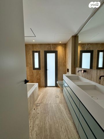 גג/ פנטהאוז, שדרות לוי אשכול 116, תל אביב יפו