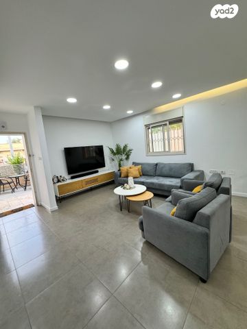 דו משפחתי, עכו