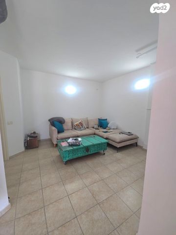 דו משפחתי, אלפי מנשה