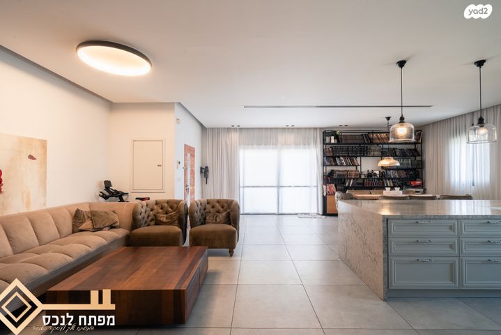 גג/ פנטהאוז, קטיף, נתיבות מערב, נתיבות