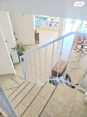 דו משפחתי, אלפי מנשה