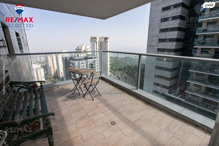 דירה, שדרות אבא חושי 149, סביוני הכרמל, חיפה