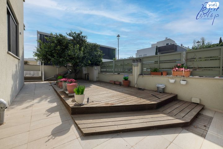 דו משפחתי, צבי מילר, נחלת יהודה, ראשון לציון