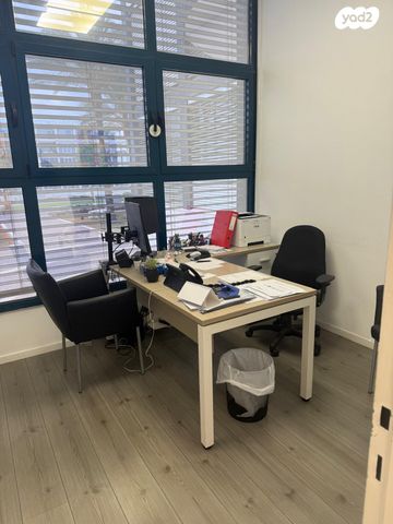 משרדים, קיסריה