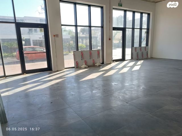 חנויות/ שטח מסחרי, שדרות אח"י אילת, קרית חיים מזרחית, חיפה