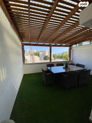 אילון 12