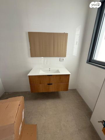 דירה, שדרות בן אב"י 24, נוף הטיילת, נתניה