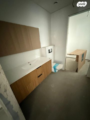 דירה, שדרות בן אב"י 24, נוף הטיילת, נתניה