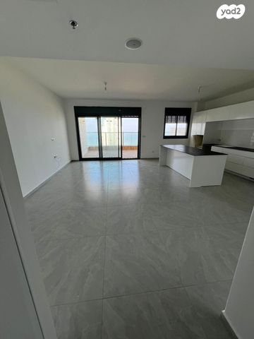 דירה, שדרות בן אב"י 24, נוף הטיילת, נתניה