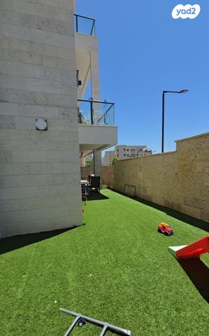 דירת גן, הפרחים, חריש