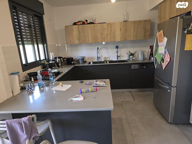 דירת גן, הפרחים, חריש