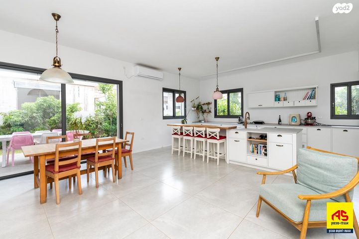 דו משפחתי, הדרים, מרכז פרדס חנה, פרדס חנה כרכור