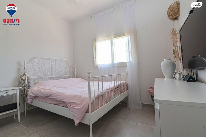 גג/ פנטהאוז, הגיבורים, מרכז העיר, חדרה