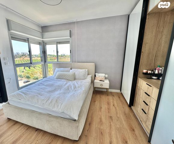 דירה, רחובות הצעירה, רחובות