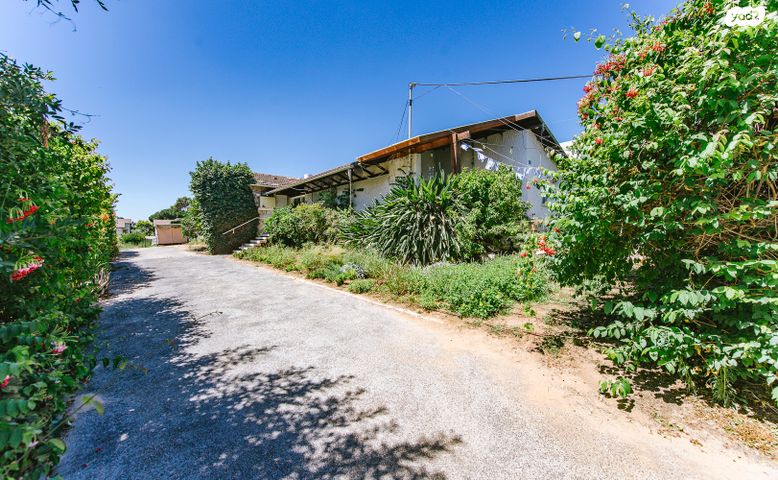 מגרשים, רמתיים, הוד השרון