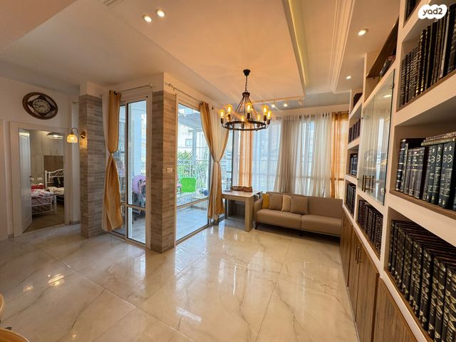 דירה, הרב הרצוג, בני ברק