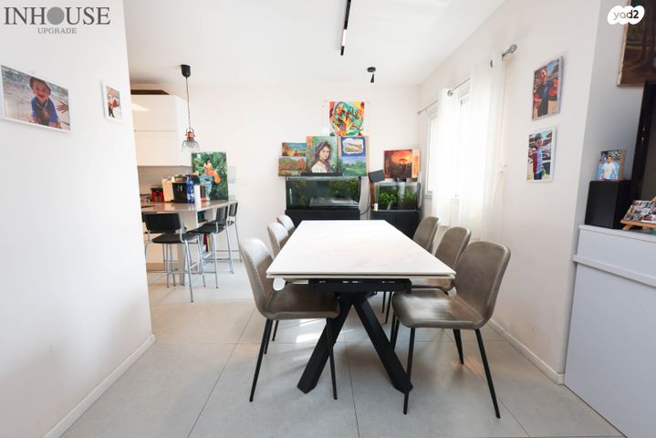 דו משפחתי, תל מונד