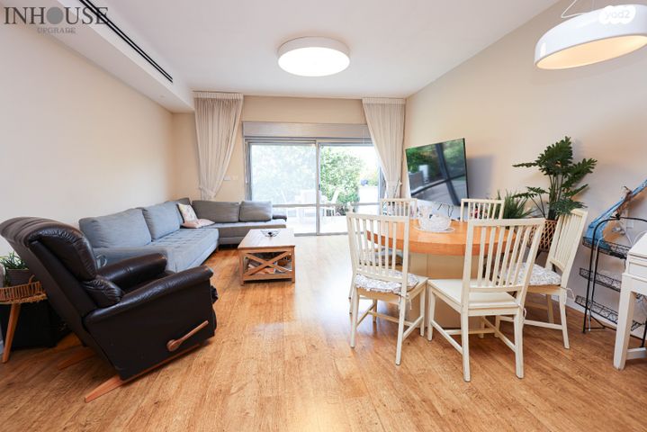 דירת גן, תל מונד