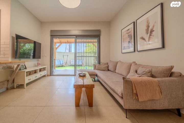 דירת גן, לוטם 16, הפרחים, חריש