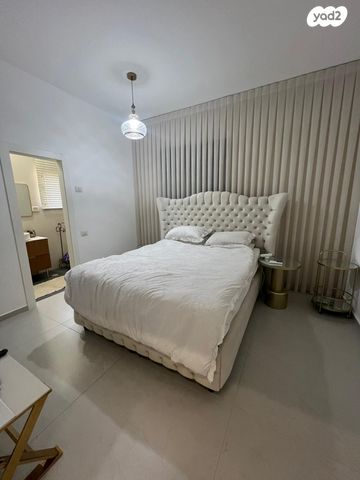 גג/ פנטהאוז, נתיבות