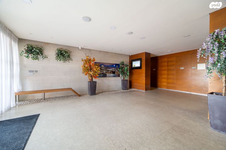 דירה, מרדכי בן דרור, פתח תקווה