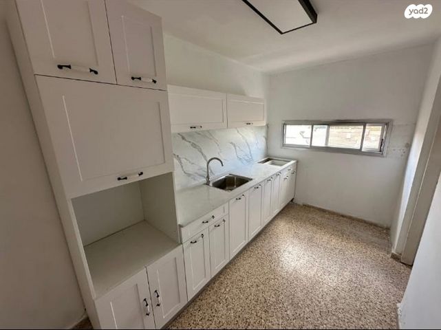 יעקב דורי 23