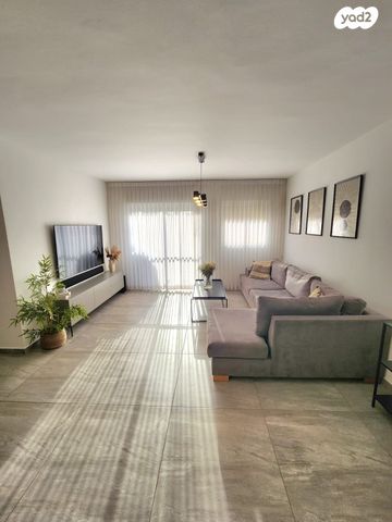 דירה, הר הצופים, רחובות ההולנדית, רחובות