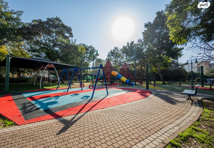 דירה, מרדכי בן דרור, פתח תקווה