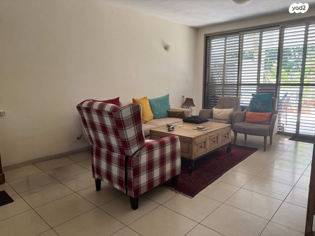 קרית הפרחים - 2005