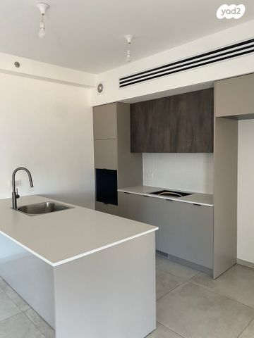 דירה, אמנון ליפקין שחק, נוף הטיילת, נתניה