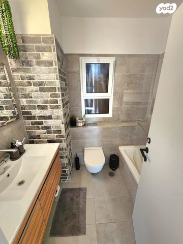 דירה, הר הצופים, רחובות ההולנדית, רחובות